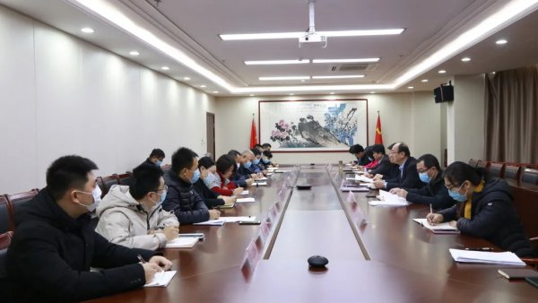 再强调！再部署！tqb谈球吧召开疫情防控工作专题会议
