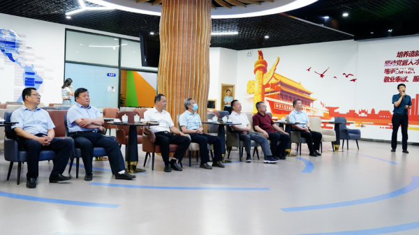 tqb谈球吧到人才集团对接交流
